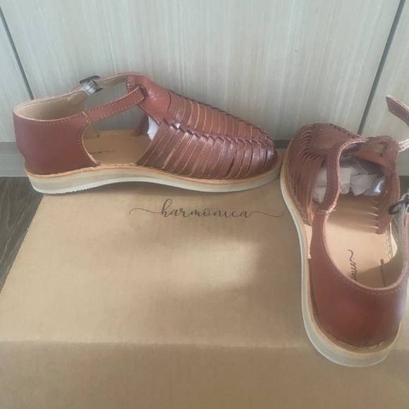 Leather Mary Jane style buckle shoe - Picture 5 of 7